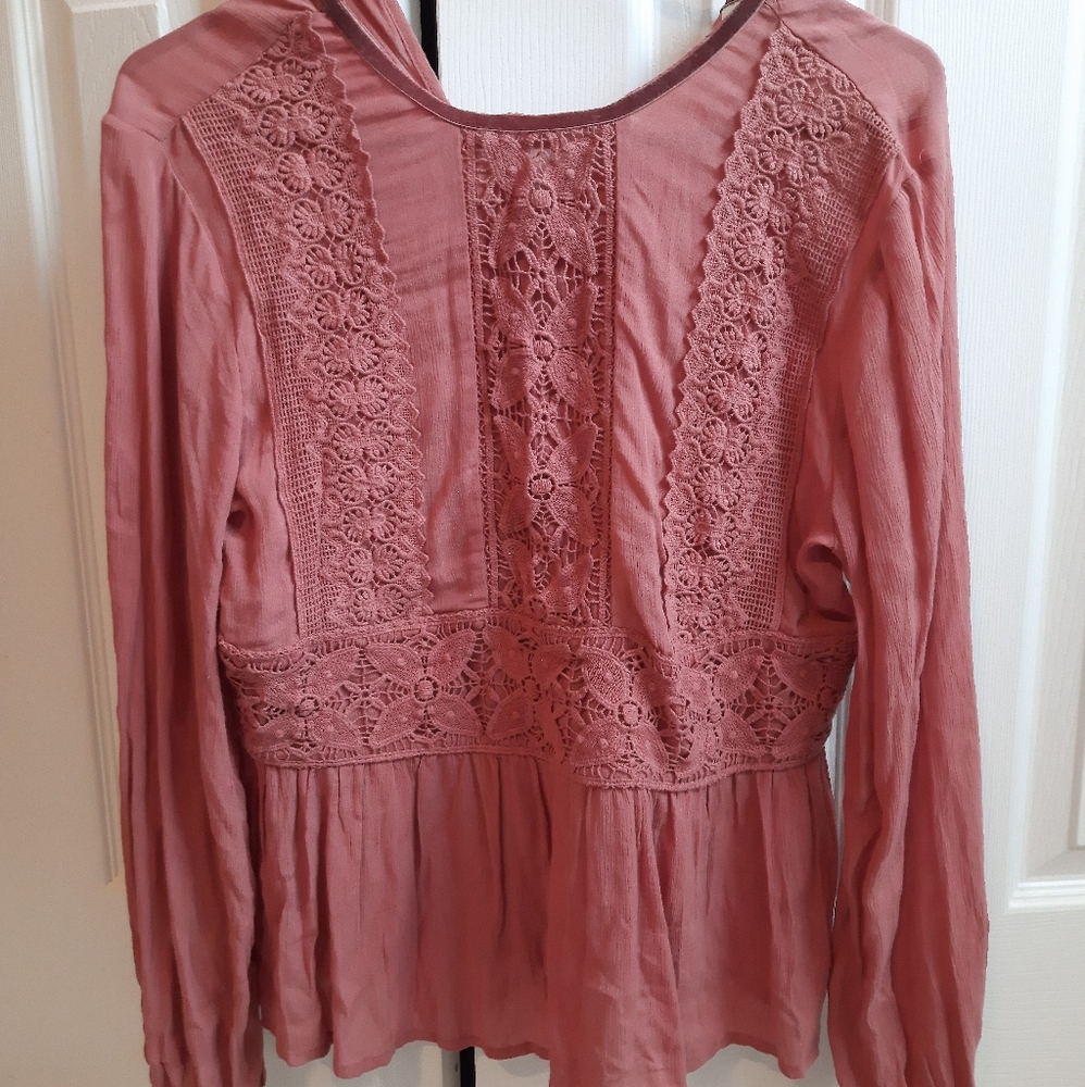 Lace overlay peplum